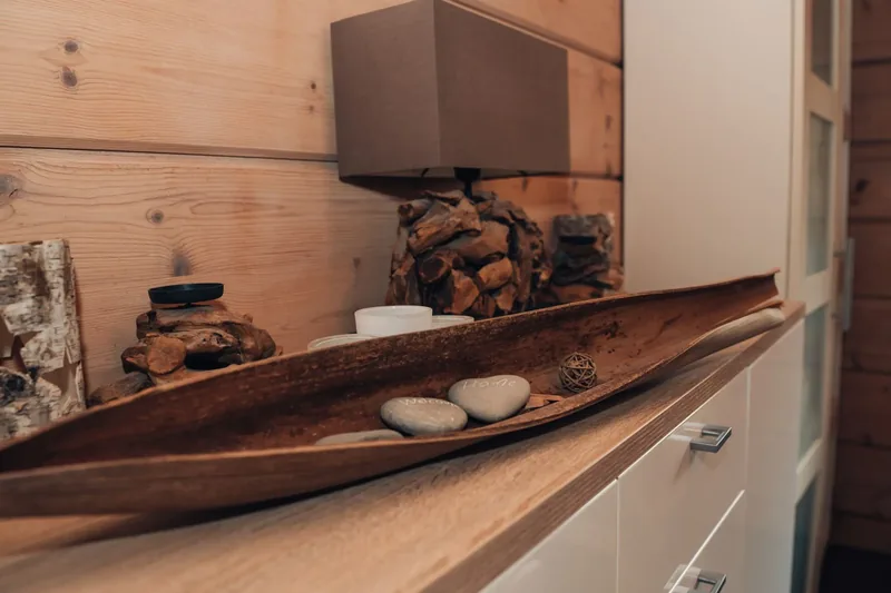 Dekorative Holzkonsole im Chalet Hahnenklee