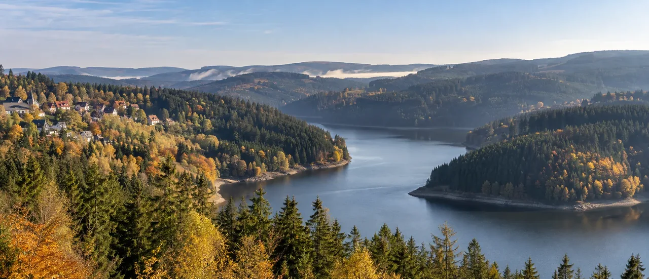 Symbolisches Reisemotiv für Urlaub in Schulenberg: Blick über einen Harzer Stausee