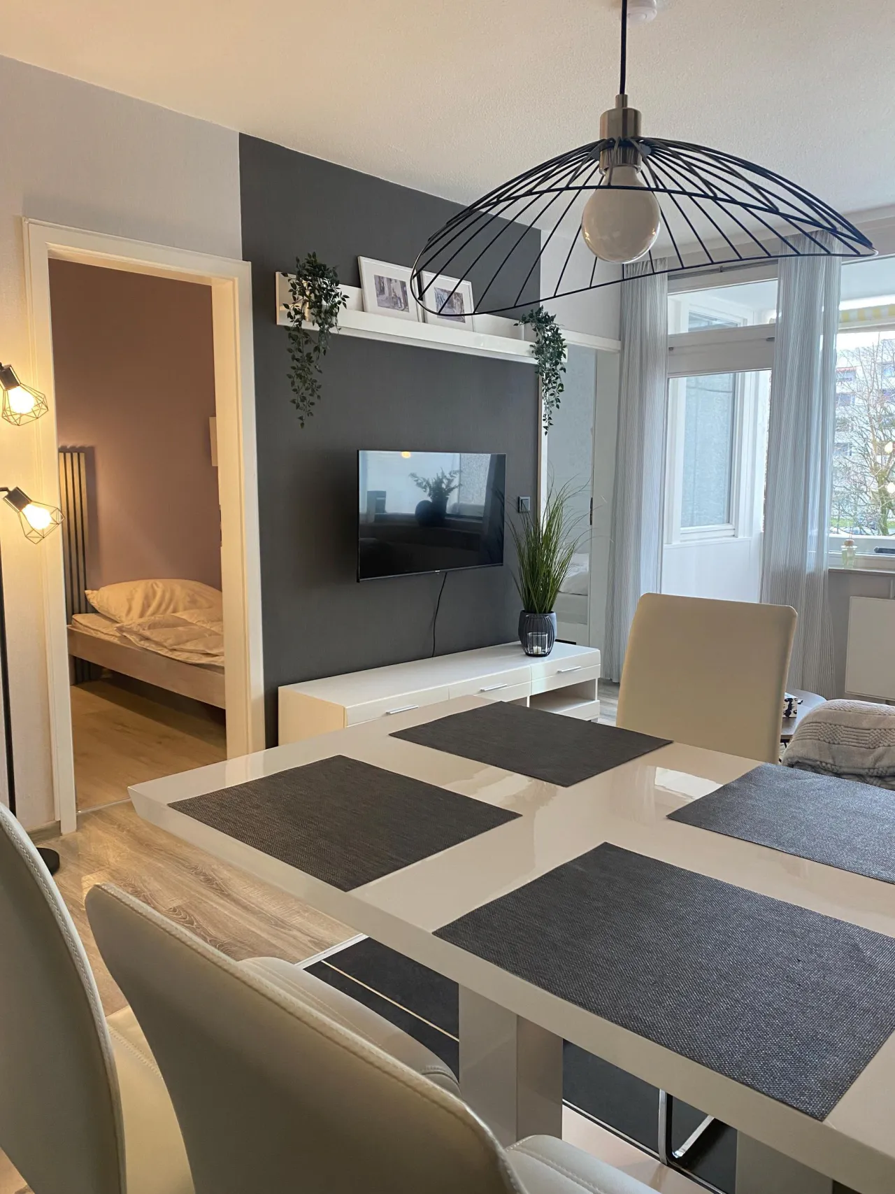 Wohnbereich mit Blick ins Schlafzimmer – BergQuartier in Hahnenklee