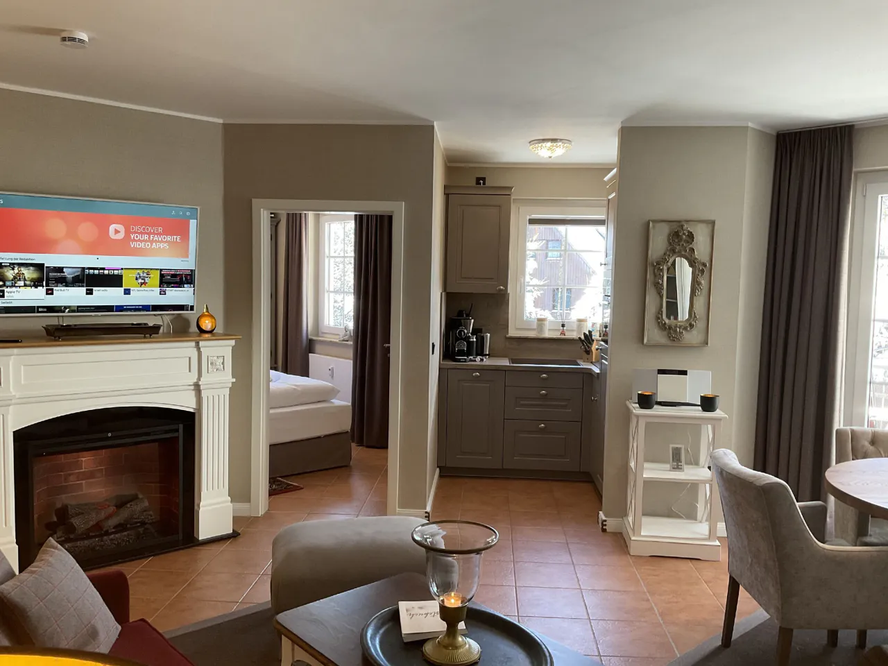 Kamin/TV/Küche/Schlafzimmer Gesamtübersicht – Bocksberg Blick Haus 1 Kaminzeit in Hahnenklee