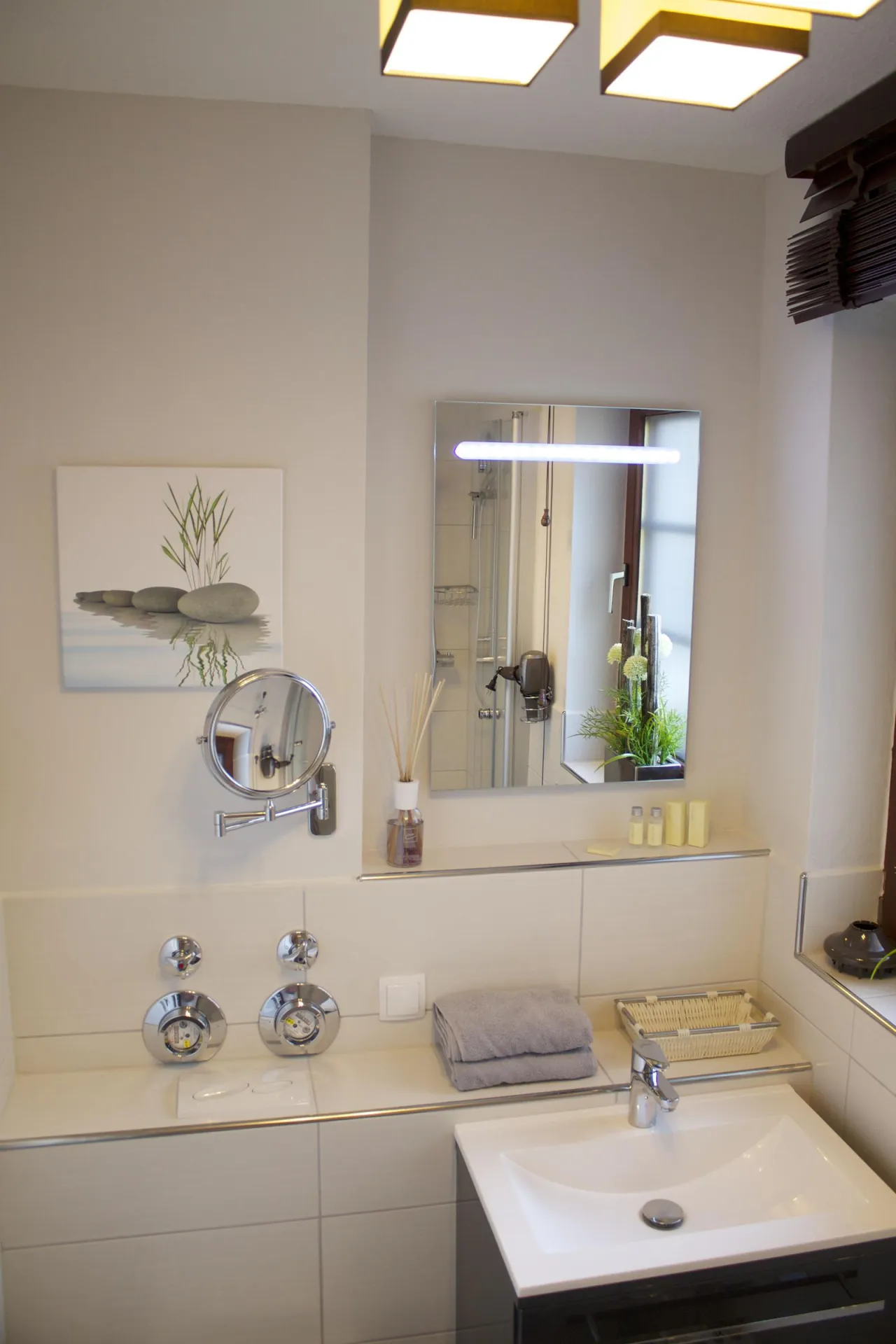 Badezimmer (weitere Ansicht mit Dusche) – Bocksbergblick Ausspann in Hahnenklee