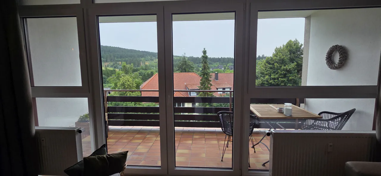 Balkon mit Sitzgruppe und Ausblick – Theos in Hahnenklee