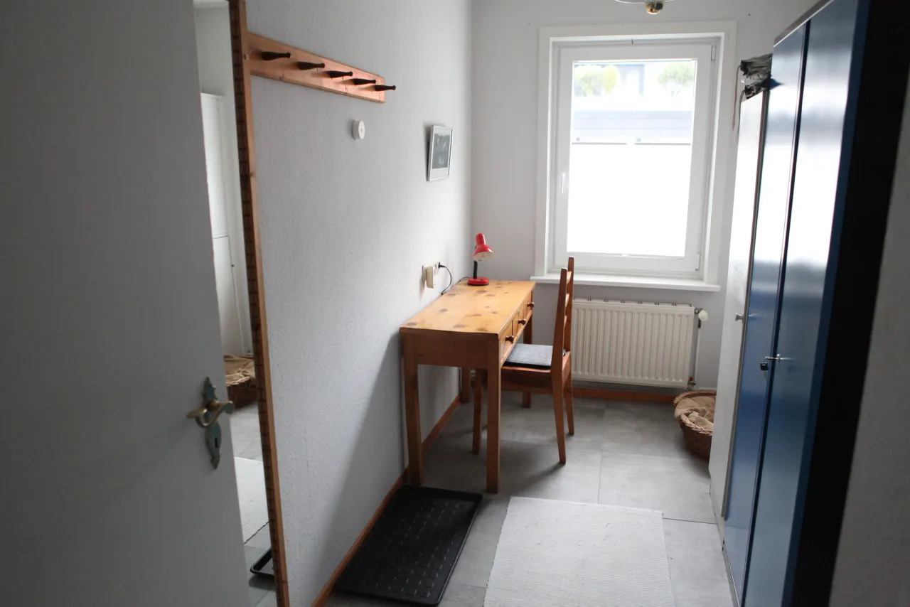 Eingangsbereich mit Garderobe und Sekretär – Harz-Hütte am Bohlweg in Wildemann